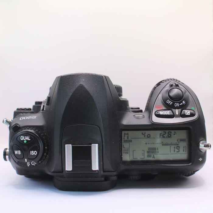Nikon D200 DSLR - CCD Sensor - baixo shutter count