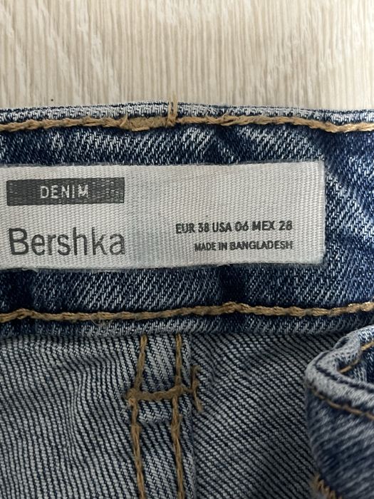 Джинси Bershka з розрізами, розмір М 38