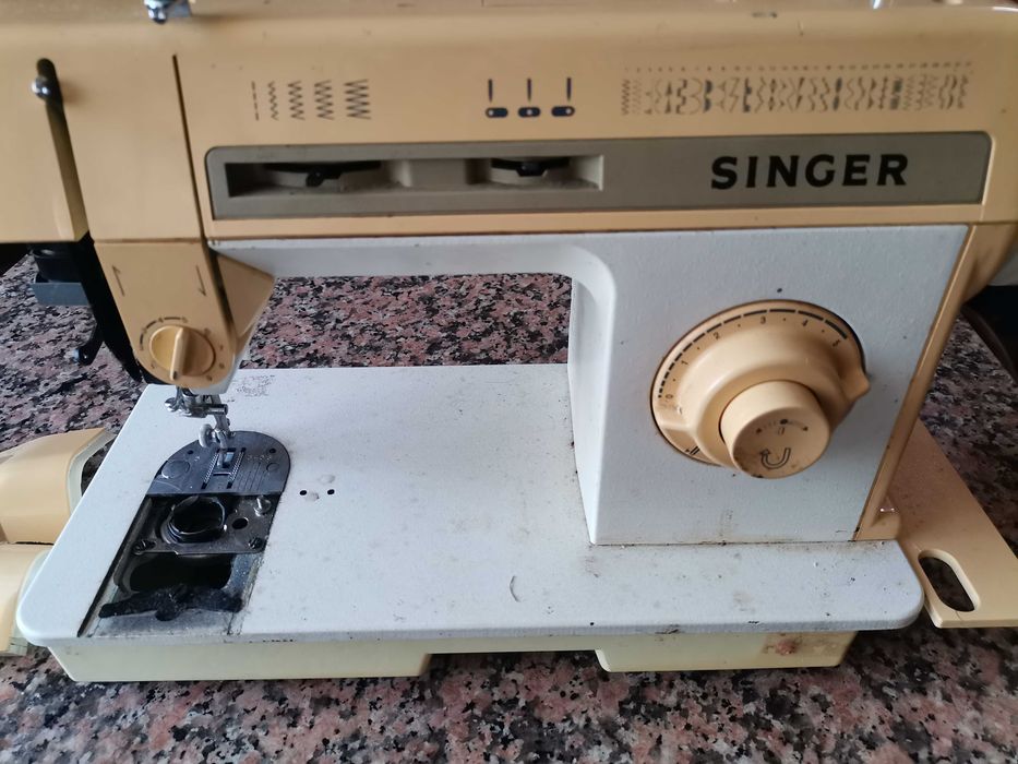 Máquina de costura Singer 2330C para peças / reparação