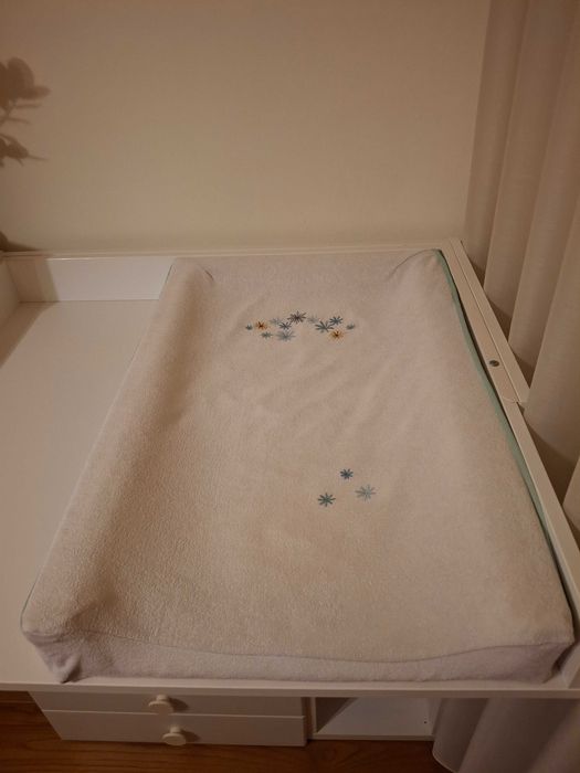 Muda-fraldas + Capa Ikea
