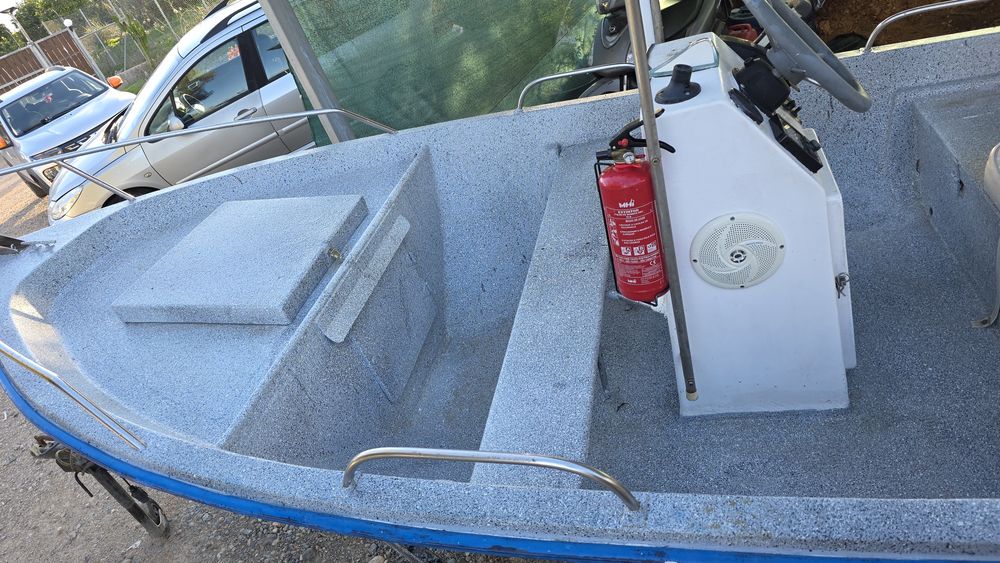 Barco 4.71 com  motor 30cv 4 tempos