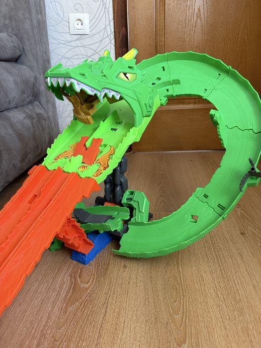 Игровой набор Hot Wheels Monster Trucks Атака огненного дракона JFR06