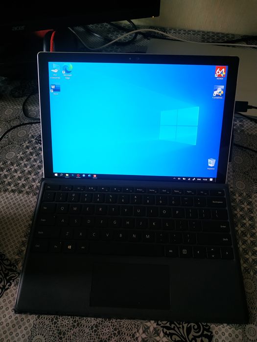 Microsoft Surface Pro 4, intel core i5-6300U, 256 гб, 8 гб ОЗУ