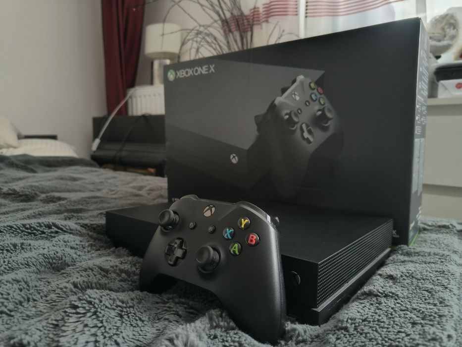 Xbox One X 1TB .