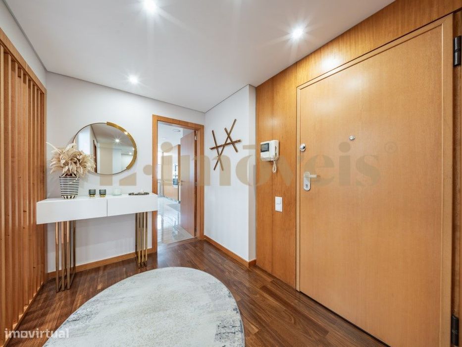 Apartamento T3, Mobilado E Equipado, No Fórum, Vizela.