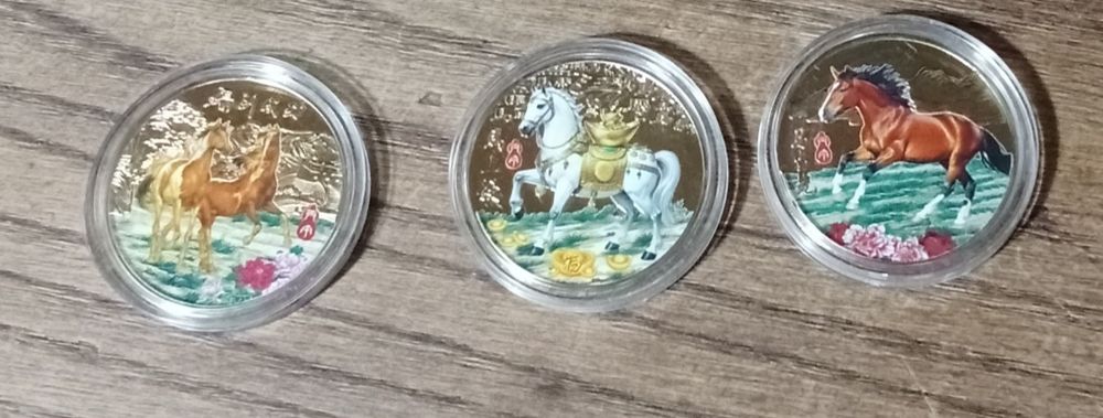 Moedas novas em caixa