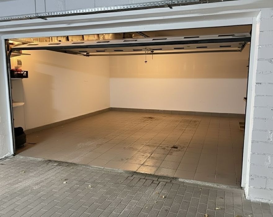 Sprzedam dwustanowiskowy garaż w hali garazowej