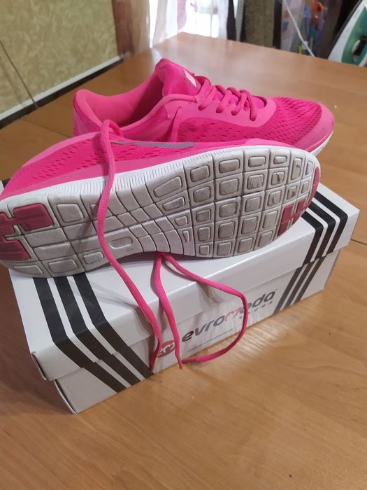 Летние красовки малиновые