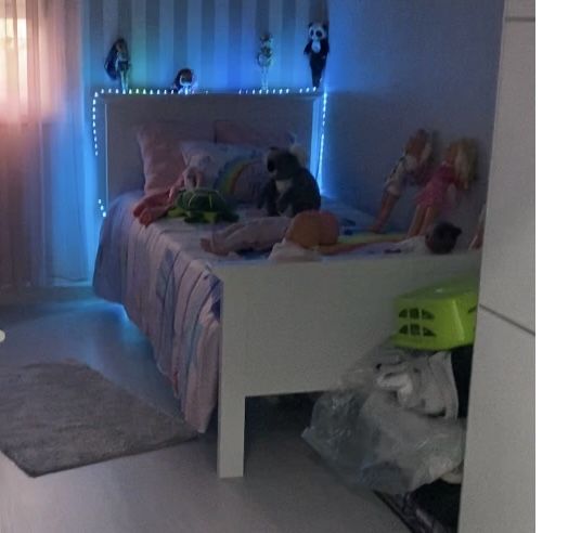 Vendo Cama de solteiro branca em muito bom estado