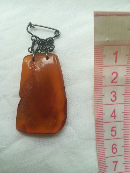 Брошь из  янтаря  70-е