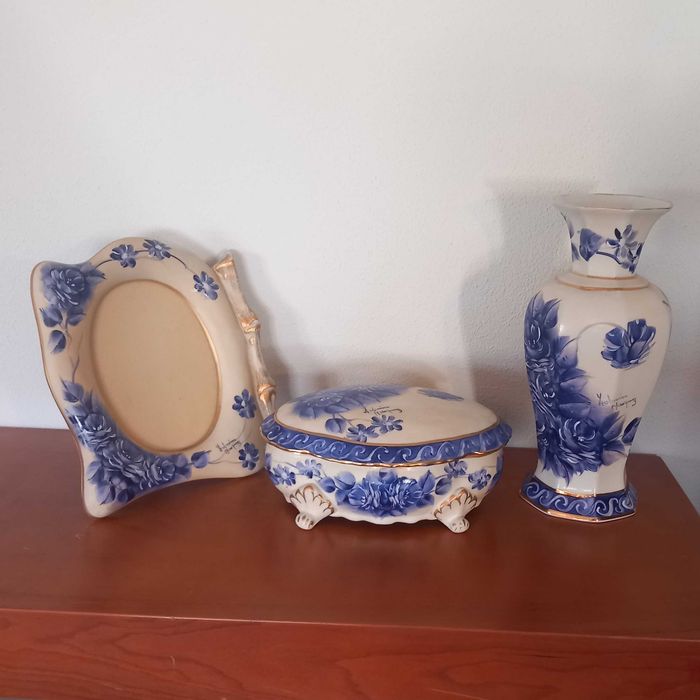 Conjunto vintage de porcelana pintadas à mão, marcado Royalarte