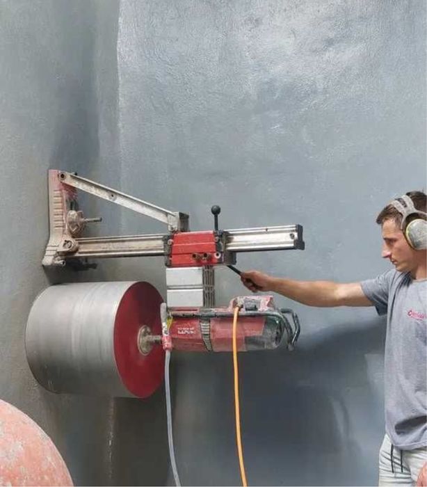 Резка бетона. Алмазное бурение отверстий Киев и область. Бурение стен