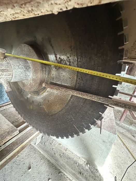 Розпилювальний станок для різки каменю