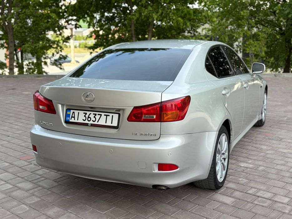 Продам Lexus IS220d