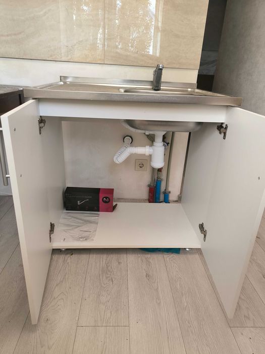 Мойка с тумбой и смесителем