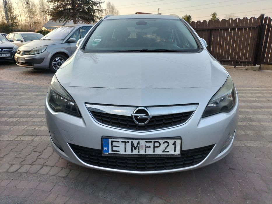 Opel Astra Pali jezdzi W całosci lub Czesci