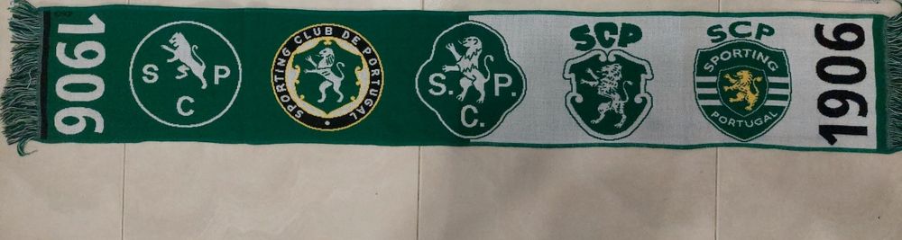 Varios cachecois do Sporting