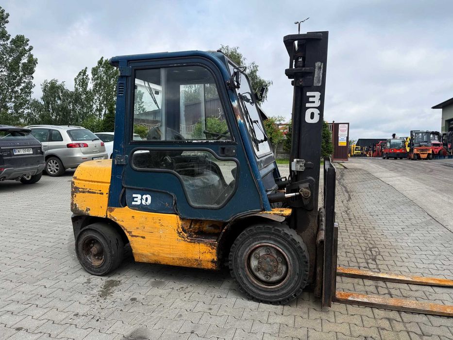 wózek widłowy TOYOTA 7FDF30 udźwig 3000kg 3.50m kabina diesel 2Z zwykły rozdzielacz