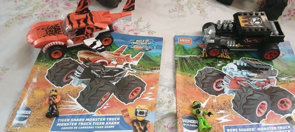Hot Wheels Monster Truck Bone Shaker, включающий 194 детали. Хот вілс