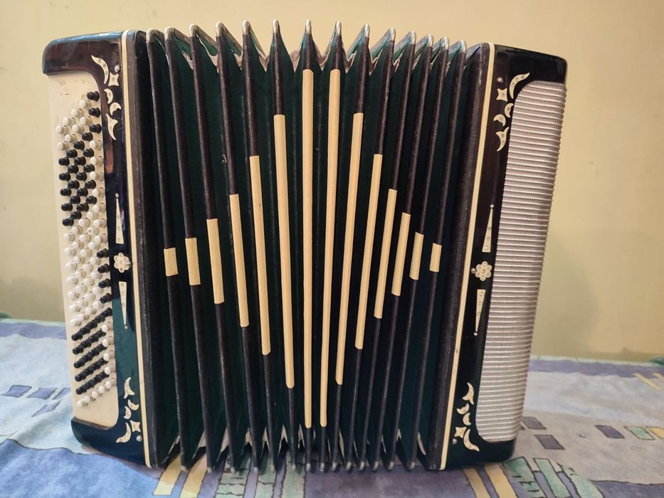 Продам баян у хорошому стані
