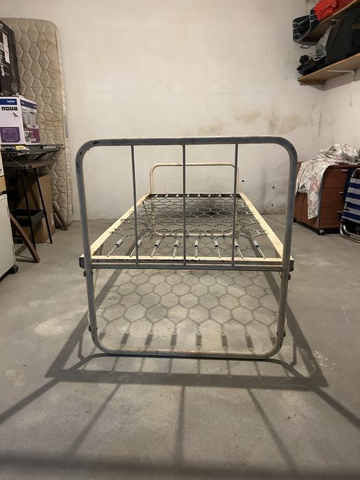 Cama de Solteiro em ferro