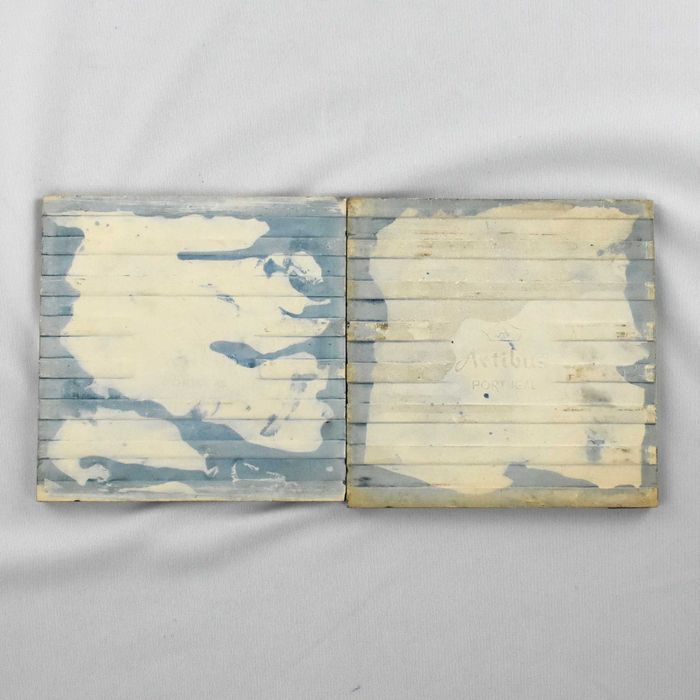 Par de azulejos da fábrica ARTIBUS desenho a ouro fundo azul cobalto