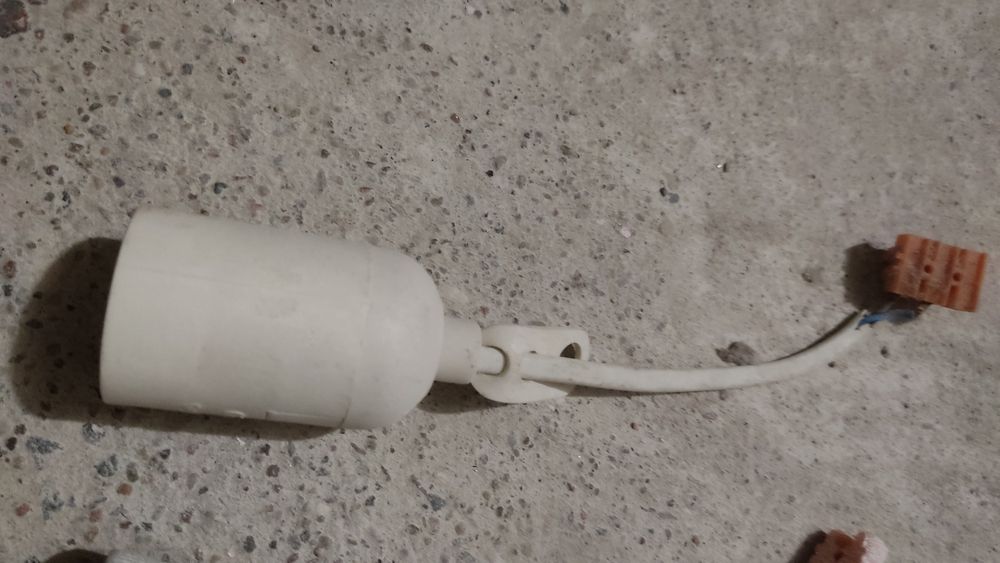 3 x Oprawy elektryczne na żarówki