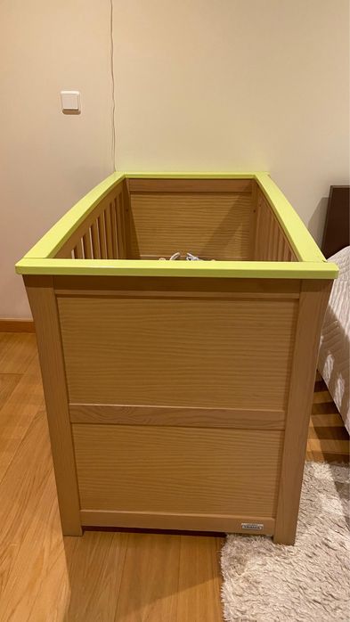 Cama de bebe usada da Trama e colchāo gratis