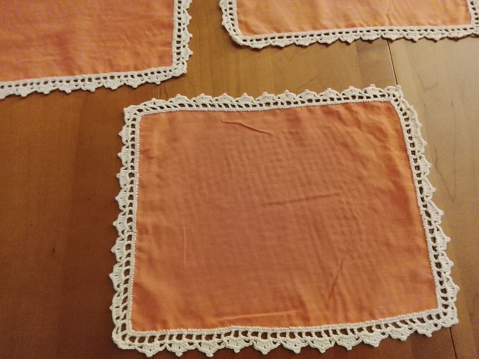 Conjunto de três panos com renda á volta
