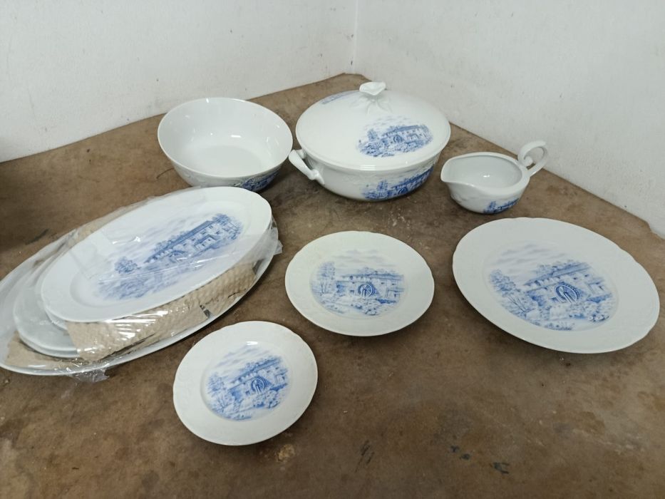 68-Piece Dinnerware Set458110830086737922