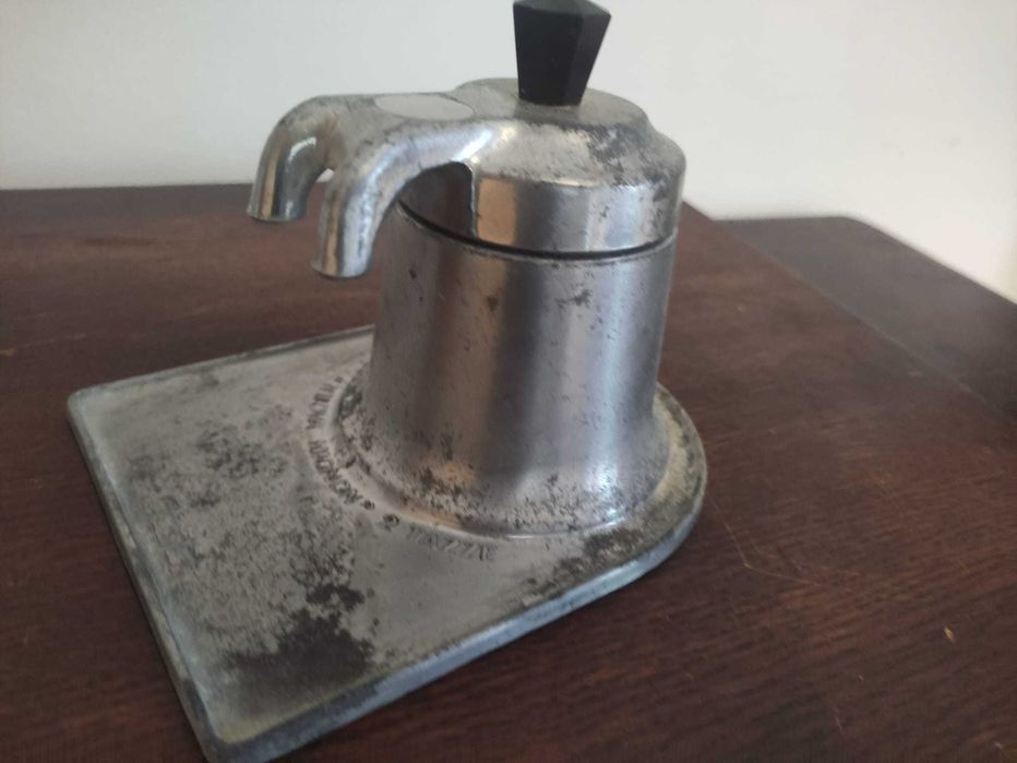 Cafeteira café antiga com duas saídas