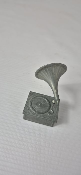 Unikatowa miniatura retro – Metalowy Gramofon Vintage  England