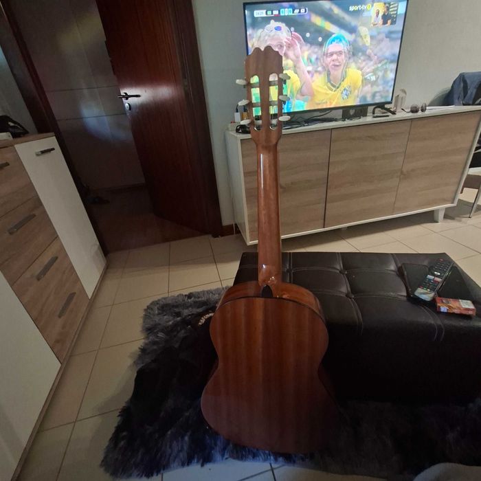 Guitarra Clássica Admira Alba (4/4) – Ideal para Iniciantes!