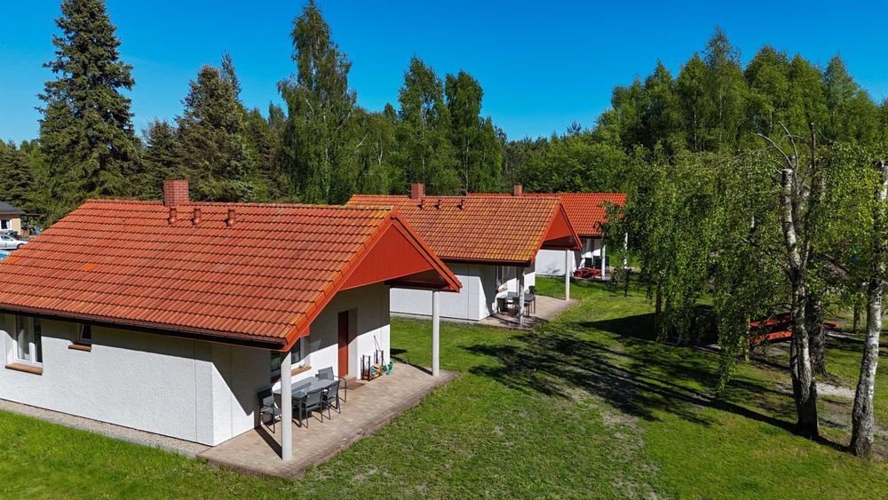 Domki nad jeziorem - teren ogrodzony