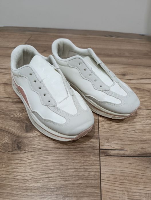 Buty sneakersy dziewczęce Sinsay białe rozm. 34