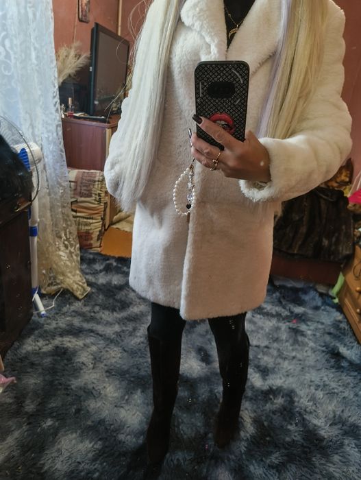 жіноча біла шуба Zara