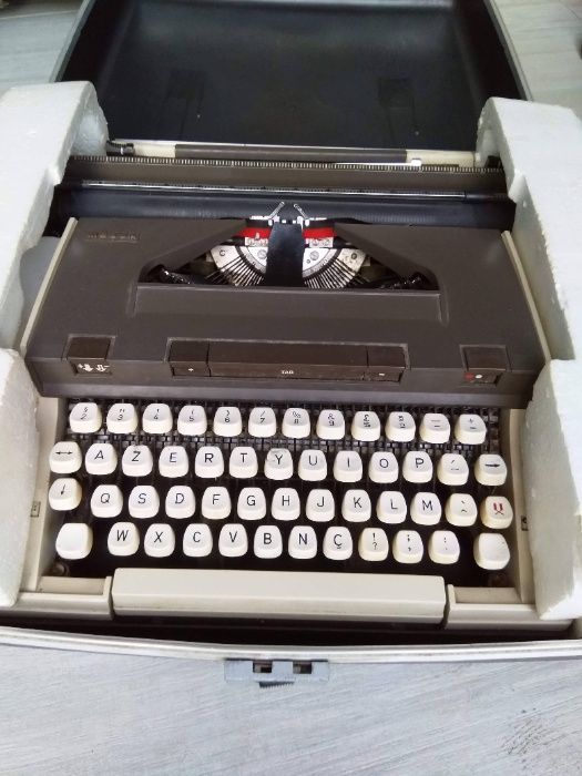 Máquina de escrever antiga