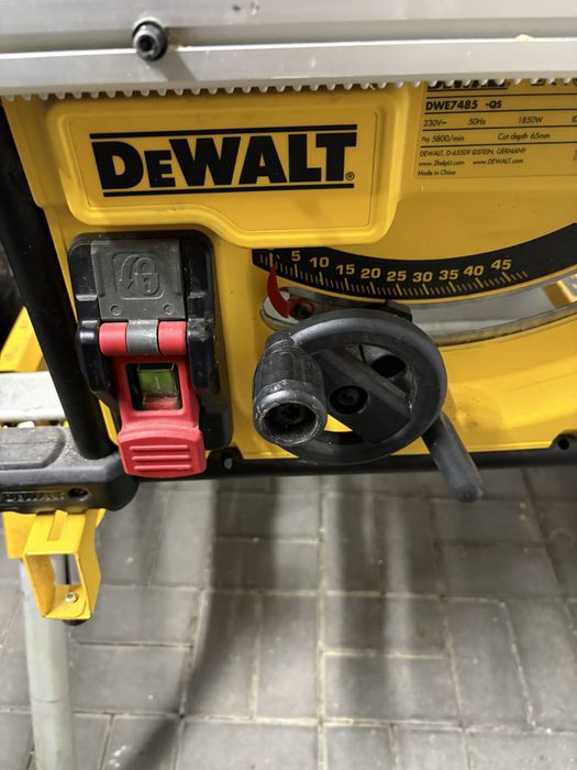 Pilarka stolowa DeWalt DWE 7485 qs plus stół