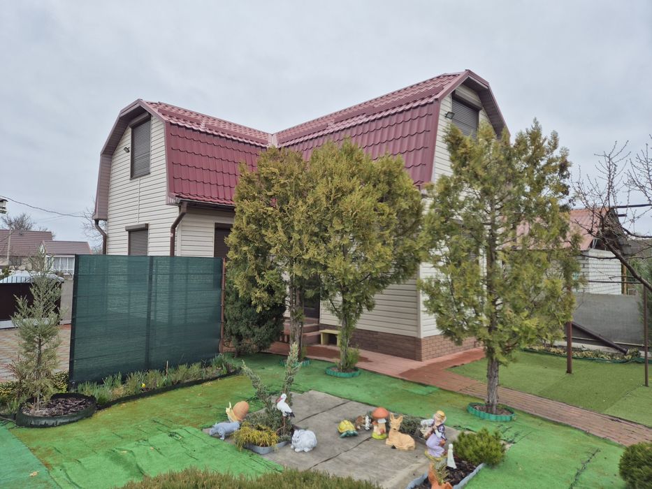 Продаж дача біля води