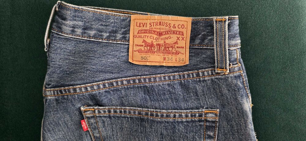 Levis Jeans, (34x32) Ładny kolor.