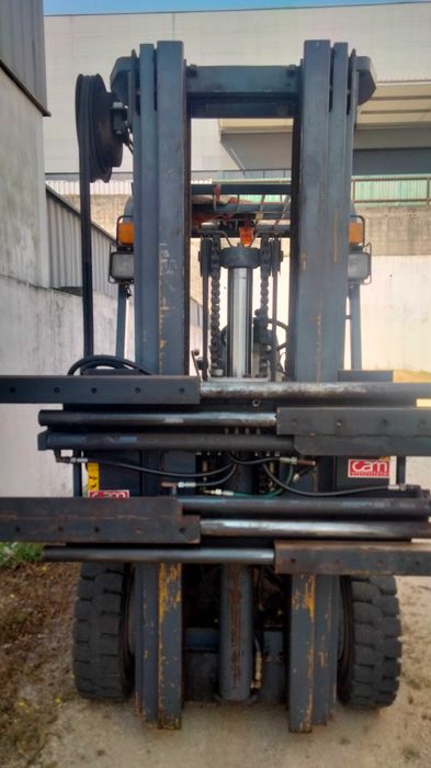 Empilhador Elétrico HELI CPD25 2,5T | Mastro Triplex 5 m | Carregador Incluído