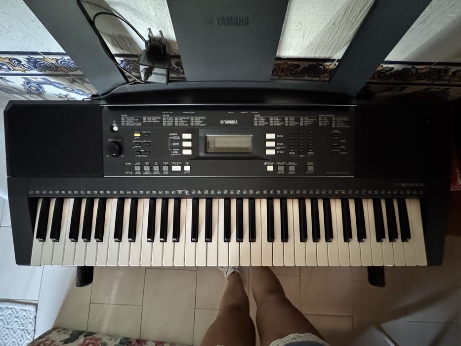 Teclado Yamaha PSR-E343