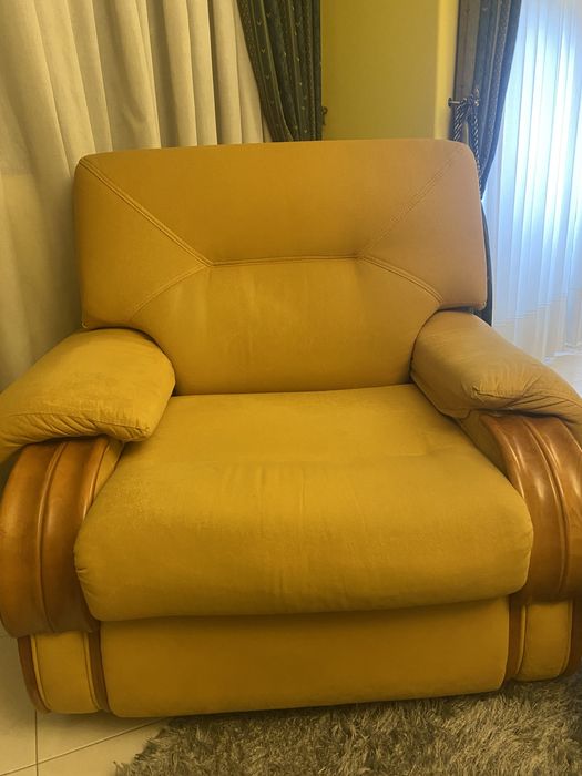 3 Sofás amarelos