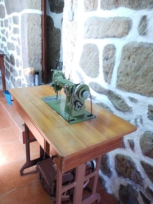 Máquina de costura Oliva