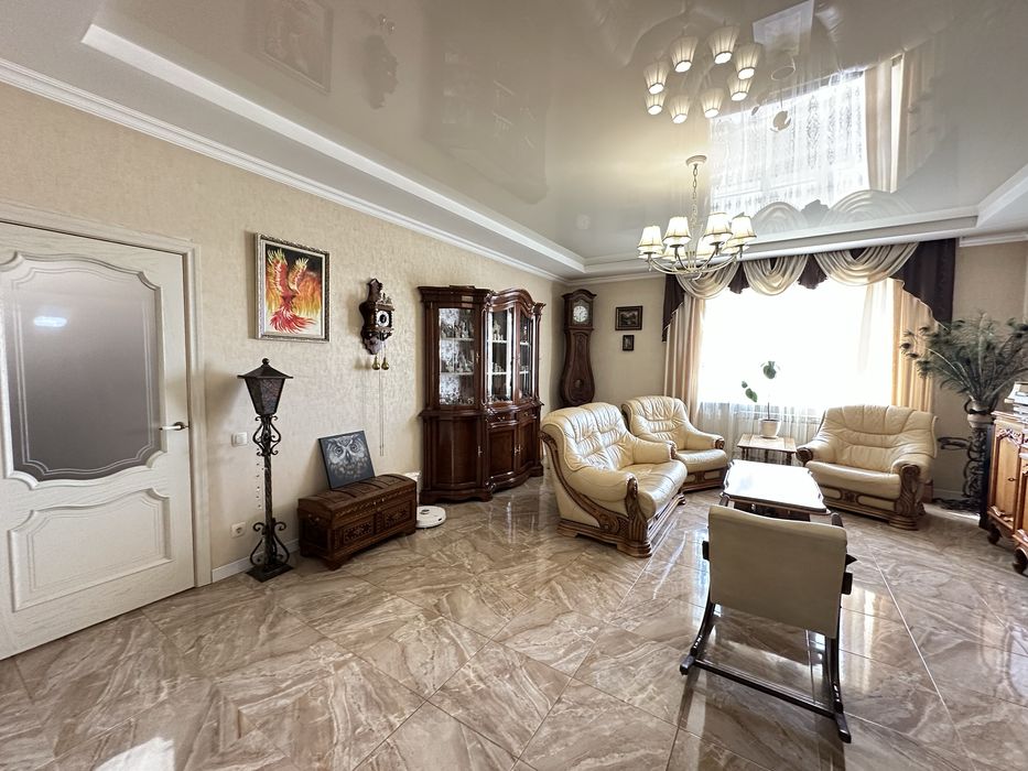 Чудовий стильний будинок з ремонтом у Бучі