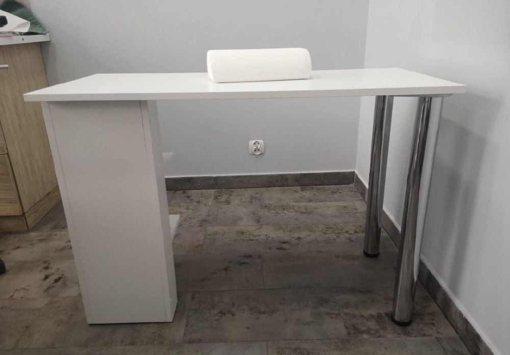 Stolik do manicure biurko kosmetyczne