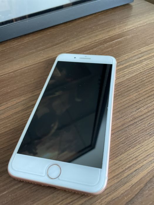 Iphone 8 plus 64 Gb - bardzo dobry stan
