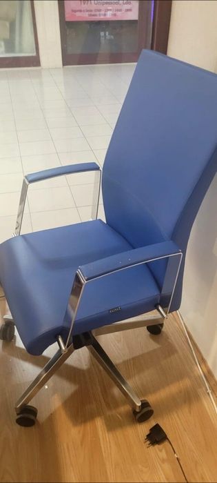 Cadeira de Escritório / Secretária Alital (Ergónomica e Encosto Alto) – Azul