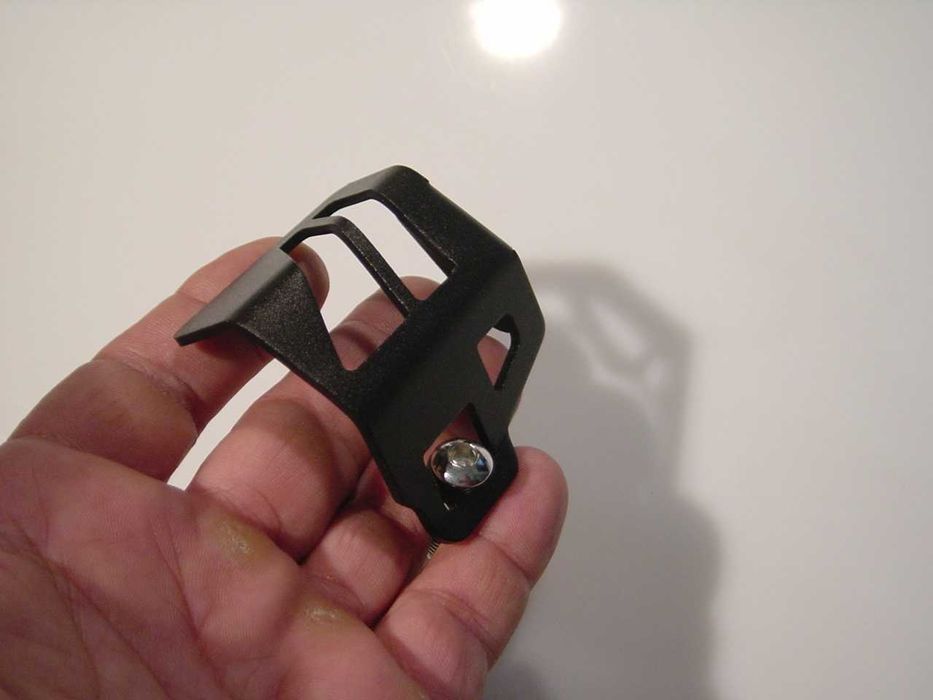 Proteção do reservatório de líquido travão MT, FZ, XSR