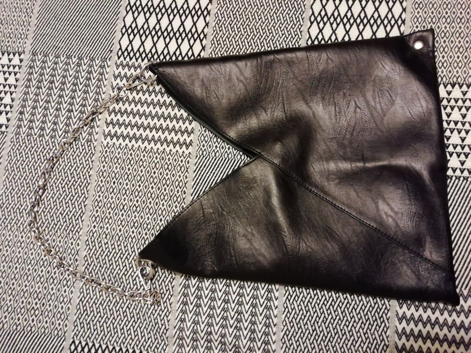 Mala - Carteira preta com alça em metal